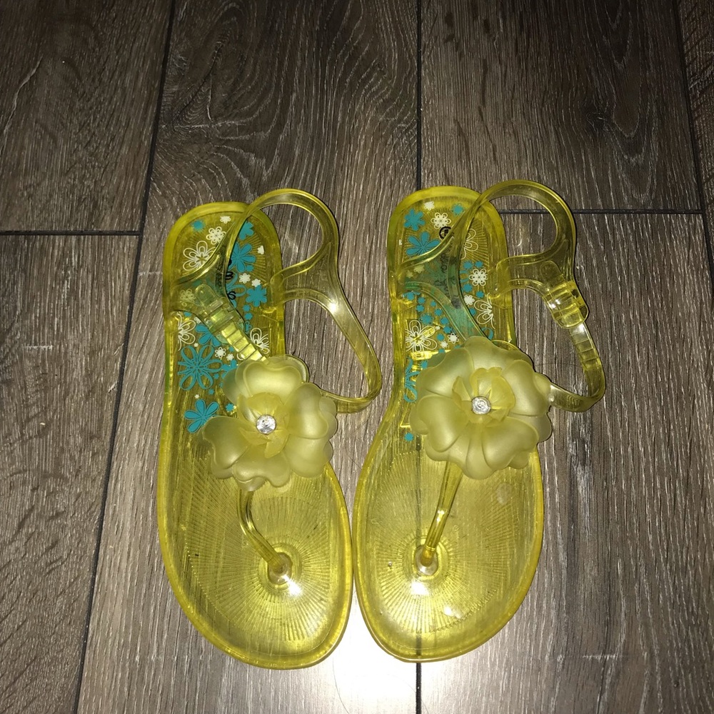 Girl’s waterproof floral yellow sandals